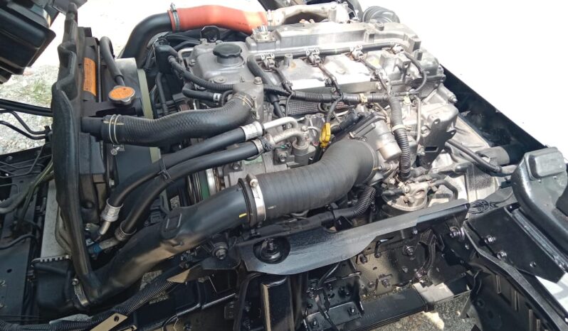 2023 Isuzu NLR85UEE Alu Box 10’4 (2 LHs Door) TipTop Condition full