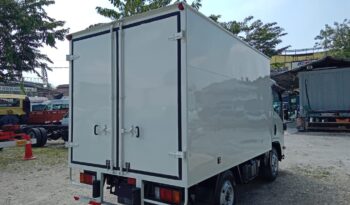2023 Isuzu NLR85UEE Alu Box 10’4 (2 LHs Door) TipTop Condition full