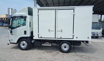 2023 Isuzu NLR85UEE Alu Box 10’4 (2 LHs Door) TipTop Condition full