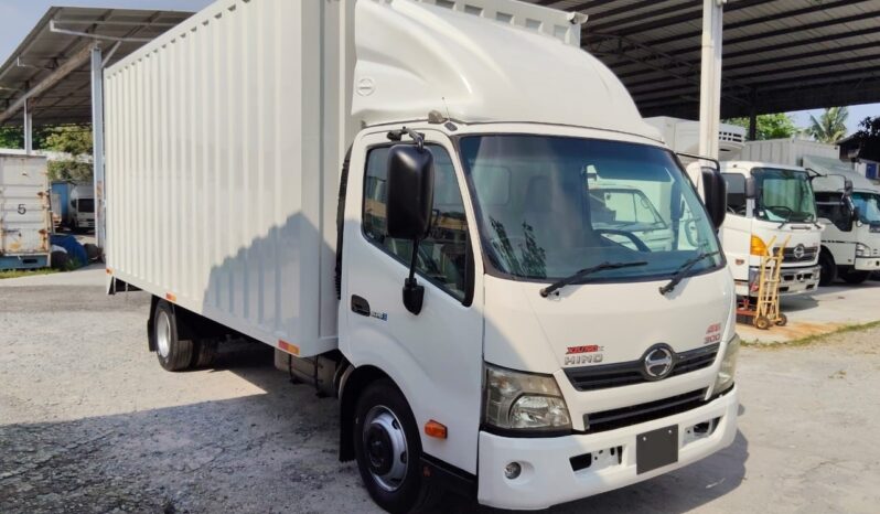 2020/21 Hino XZU720R (UBS) Corrugated Box With Tail Lift 17’7 full