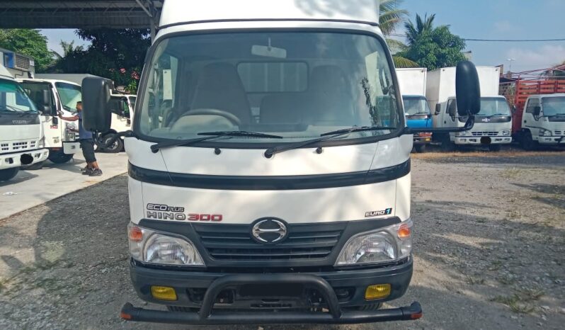 2011 Hino WU300R Corrugated Box 10’4 (1 RHS Door & 1 LHS Door) full