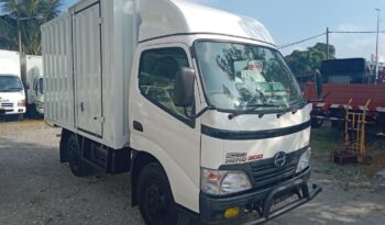 2011 Hino WU300R Corrugated Box 10’4 (1 RHS Door & 1 LHS Door) full