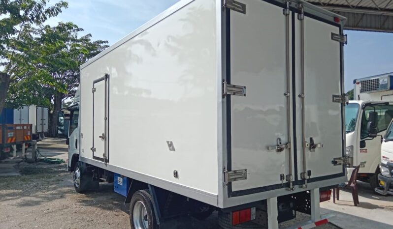 2017 Isuzu NPR81UKH Freezer Box 16′ (1 LHS Door) full