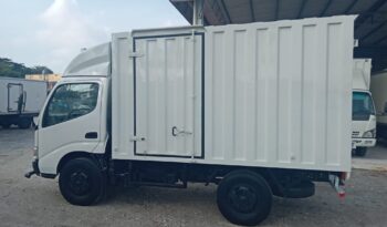 2011 Hino WU300R Corrugated Box 10’4 (1 RHS Door & 1 LHS Door) full