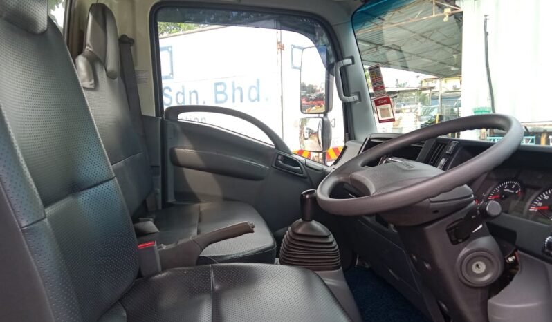 2023 Isuzu NLR77UEE Kargo Am 10′ Good Condition full