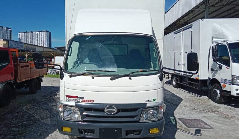 2012 Hino WU342R ALU BOX 14’8 (2 RHS Door & 2 LHS Door) full