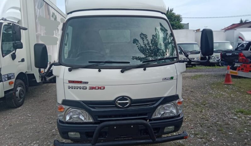 2013/14 HINO WU600R Alu Box 10’3 (1 LHS Door) full