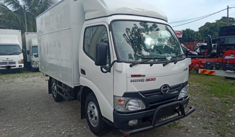 2013/14 HINO WU600R Alu Box 10’3 (1 LHS Door) full