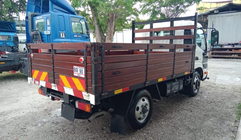 2023 Hino XZU600 Kargo Am 10’4 TipTop Condition full