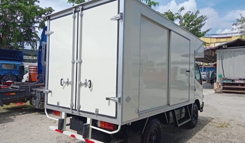 2013/14 Hino WU302 Luton Box 10’9 full