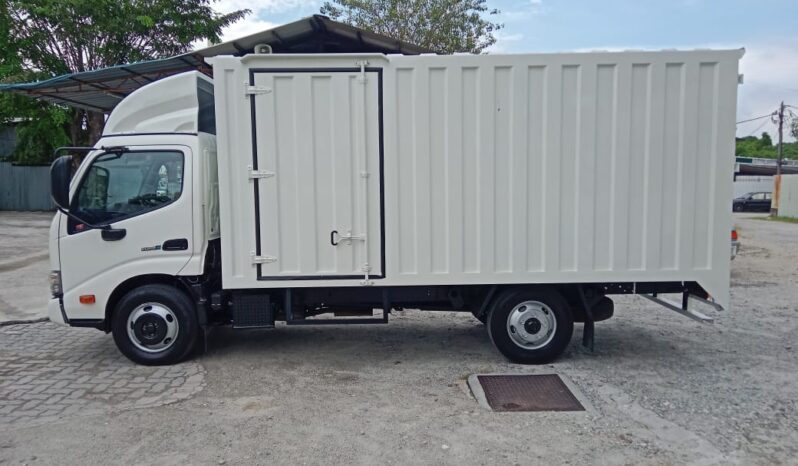 2021 Hino XZU600R (UBS) Corrugated Box 14’2 full