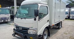 2013 Hino WU302R (UBS) Alu Box 13′ (1 LHS Door)