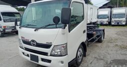 2012 Hino WU710R Amroll 12′