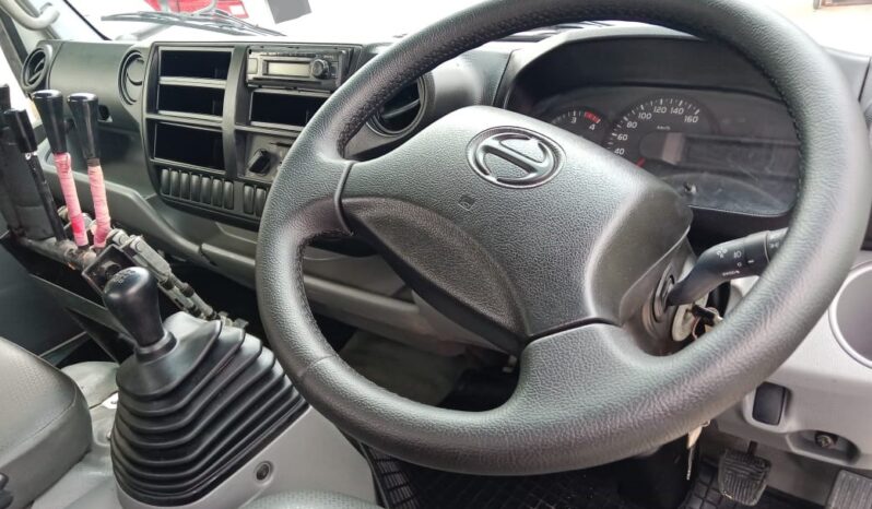 2012 Hino WU710R Amroll 12′ full