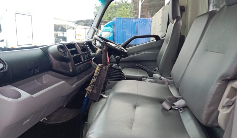 2012 Hino WU710R Amroll 12′ full