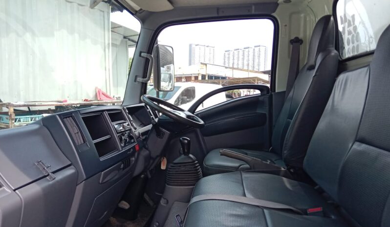 2015 Isuzu NLR55UEE Aluminium Box 10′ full