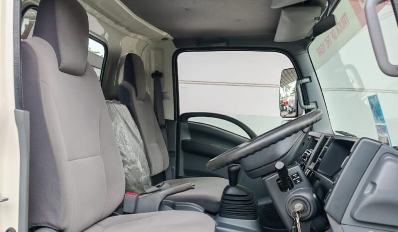 2016 Isuzu NPR75UKH Kargo Am 16’7 Tiptop Condition full