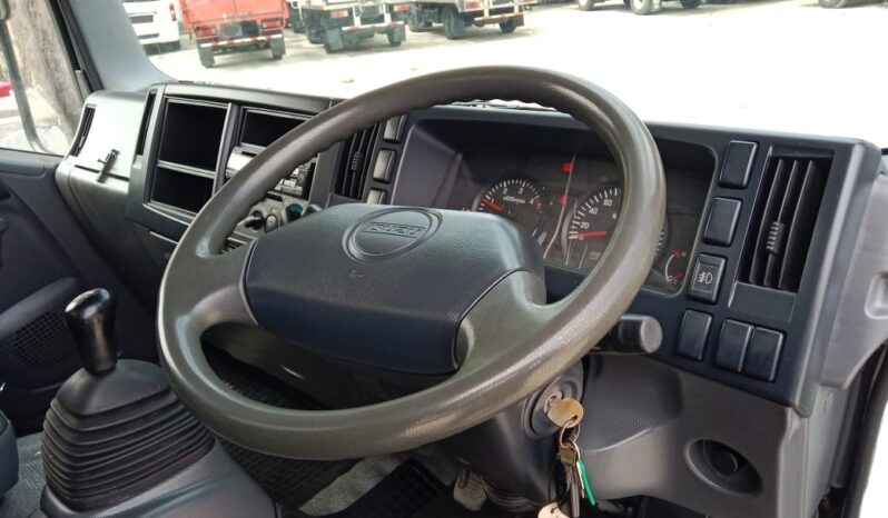 2015 Isuzu NLR55UEE Aluminium Box 10′ full