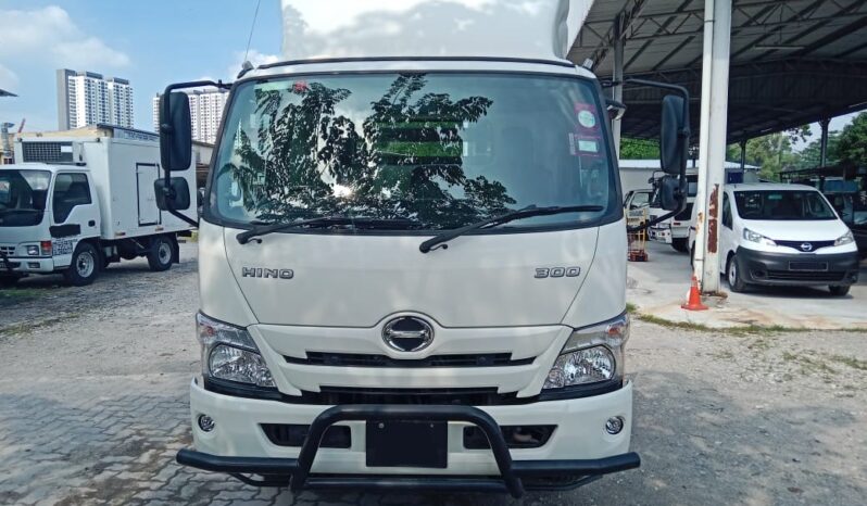 2023 Hino XZC730R Kargo Am 18′ TipTop Condition full