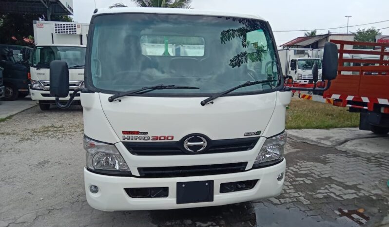 2012 Hino WU710R Amroll 12′ full