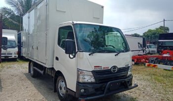 2012 Hino WU710R Aluminium Box 14’8 full
