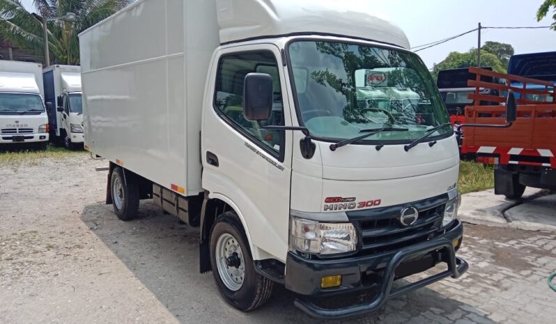 2013 Hino WU302R (UBS) Alu Box 13′ (1 LHS Door) full