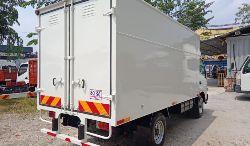 2013 Hino WU302R (UBS) Alu Box 13′ (1 LHS Door) full