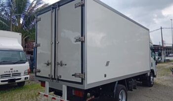 2018 Isuzu NPR81UKH FREEZER BOX 16′ (1 LHS Door) full