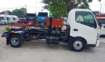 2012 Hino WU710R Amroll 12′ full