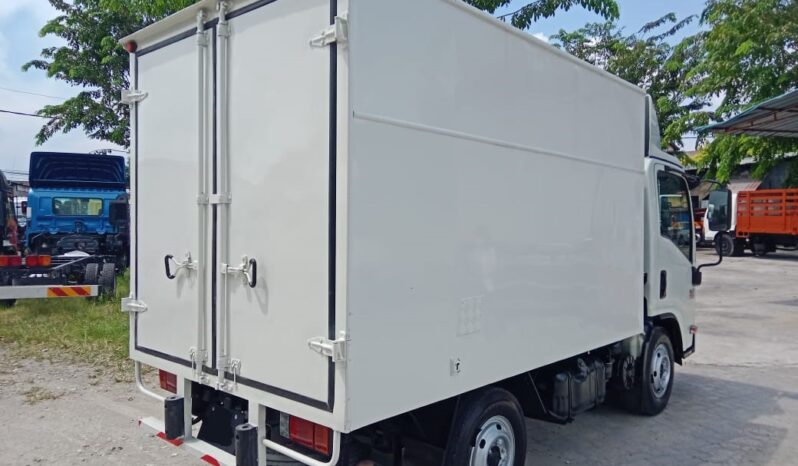 2015 Isuzu NLR55UEE Aluminium Box 10′ full