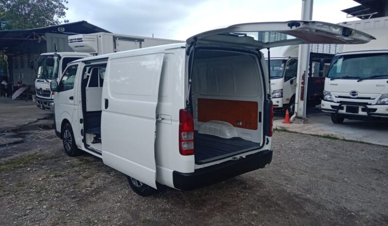 2015 Toyota Hiace Panel Van 2.5 (D) full