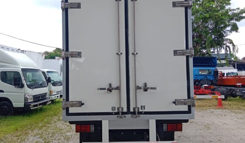 2018 Isuzu NPR81UKH FREEZER BOX 16′ (1 LHS Door) full