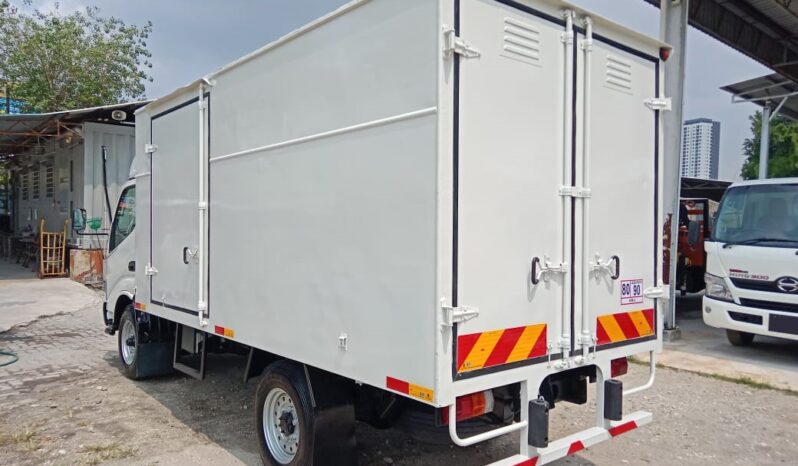 2013 Hino WU302R (UBS) Alu Box 13′ (1 LHS Door) full