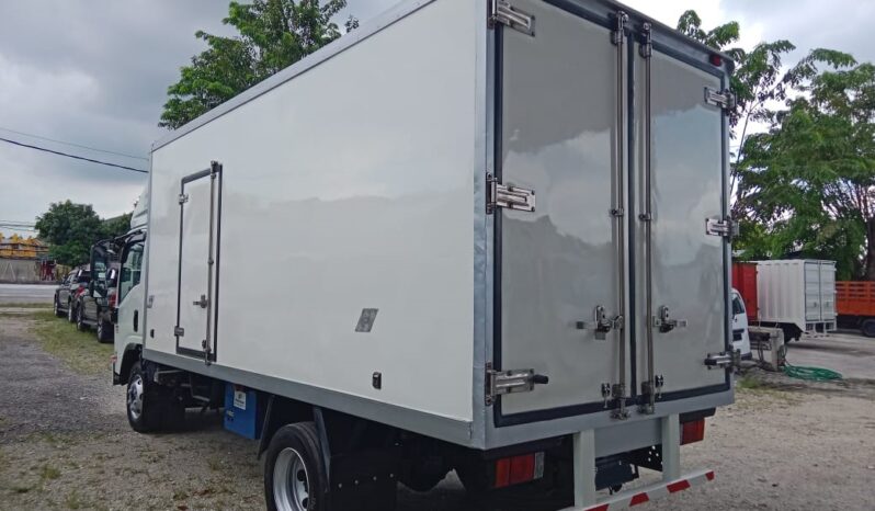 2018 Isuzu NPR81UKH FREEZER BOX 16′ (1 LHS Door) full