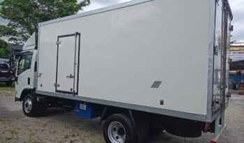 2018 Isuzu NPR81UKH FREEZER BOX 16′ (1 LHS Door) full