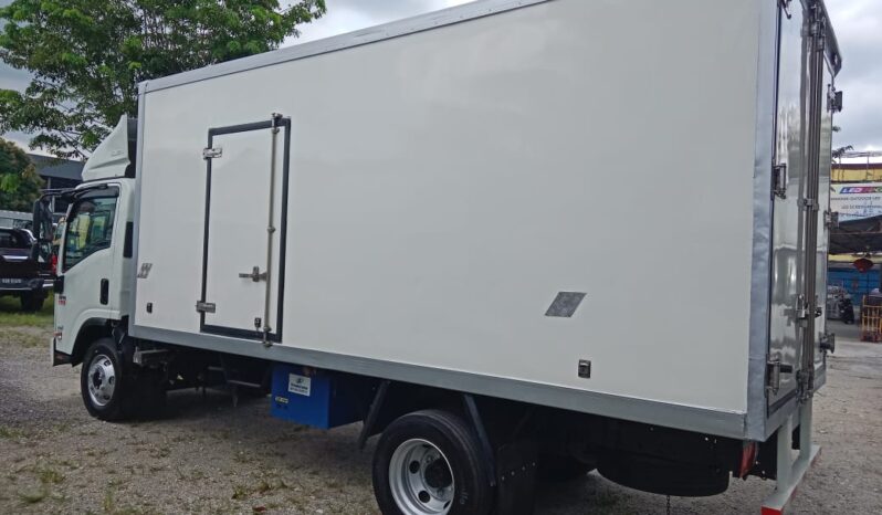 2018 Isuzu NPR81UKH FREEZER BOX 16′ (1 LHS Door) full