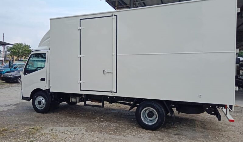 2016/17 Hino WU720R Aluminium Box 16’11 full