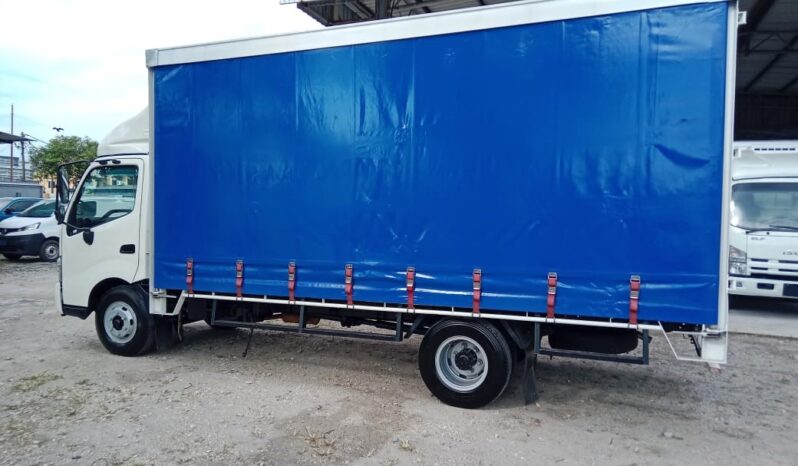 2016 Hino XZU720R Curtain Sider 17′ full