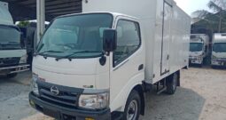 🚚 2014 HINO WU302R (UBS) | ALU BOX 13′ | 1 LHS DOOR