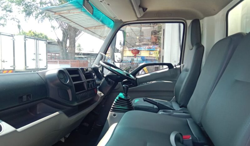 🚚 2017 HINO XZU720R | CORRUGATED BOX 17′ | 8 DOORS full