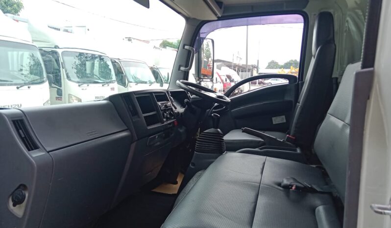 🚚 2017 ISUZU NPR75UHH | FIBER BOX 14’5″ | 4 LHS DOORS full