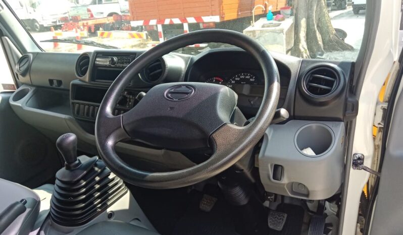 🚚 2020 HINO XZU600R | ALUMINUM BOX 10’4″ | LOW MILEAGE 36K KM full