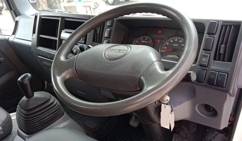 2016 Isuzu NLR55UEE Aluminium Box 10′ full
