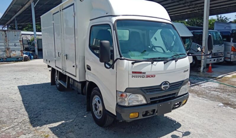 2014 Hino WU640R Aluminium Box 13’2 full