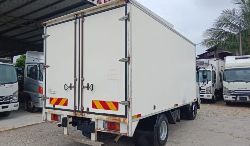 🚚 2017 ISUZU NPR75UHH | FIBER BOX 14’5″ | 4 LHS DOORS full