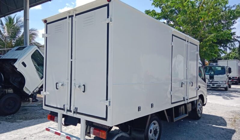 2014 Hino WU640R Aluminium Box 13’2 full