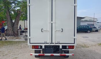 2016 Isuzu NLR55UEE Aluminium Box 10′ full