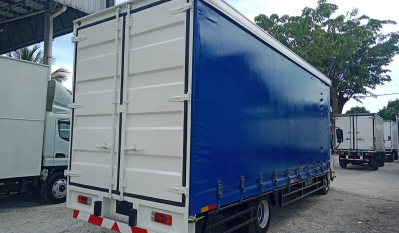 2017/18 HINO XZU710R (UBS) | CURTAIN SIDER BOX 21’7″ full