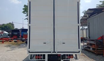 🚚 2017 HINO XZU720R | CORRUGATED BOX 17′ | 8 DOORS full