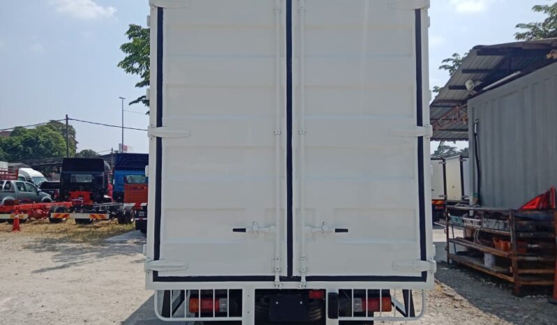 🚚 2017 HINO XZU720R | CORRUGATED BOX 17′ | 8 DOORS full